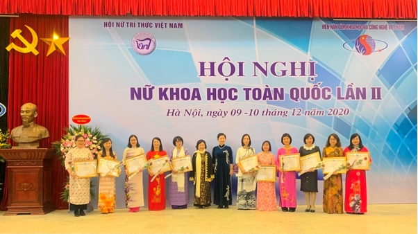 Hội Nữ trí thức Việt Nam tôn vinh những đóng góp của nữ trí thức trong phát triển kinh tế - xã hội