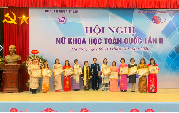 Hội Nữ trí thức Việt Nam tôn vinh những đóng góp của nữ trí thức trong phát triển kinh tế - xã hội