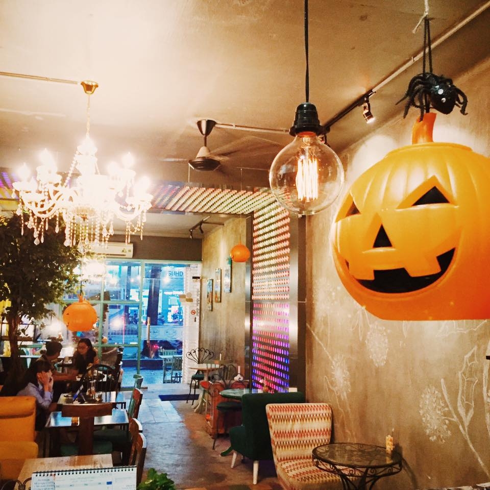 Những địa điểm check-in sống ảo: Ghé thăm 5 quán cà phê đậm chất Halloween tại Sài Gòn