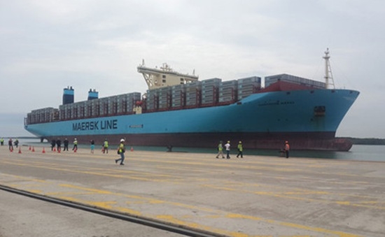 'Siêu tàu' chở container lớn nhất thế giới về Việt Nam