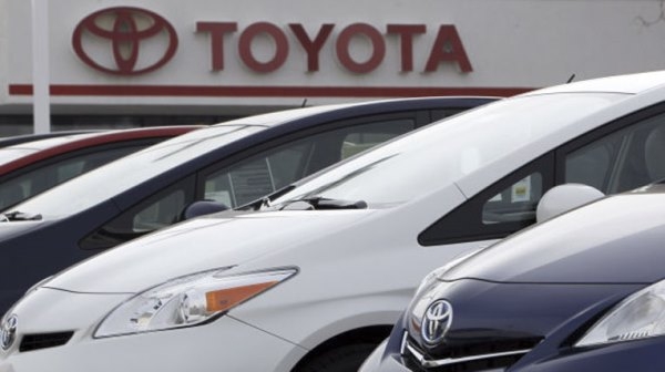 Toyota triệu hồi 800.000 xe do dính lỗi động cơ có thể dừng đột ngột
