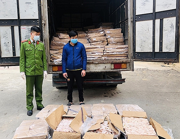 Lạng Sơn chặn bắt 1.530kg chân gà hôi thối chuẩn bị tuồn ra thị trường