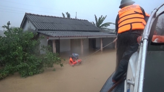 Quảng Trị: Thủy điện xả lũ, hàng nghìn hộ dân ngập sâu trong nước