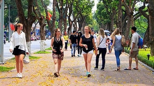 Tháng 10, khách quốc tế đến Việt Nam tăng 7,6%