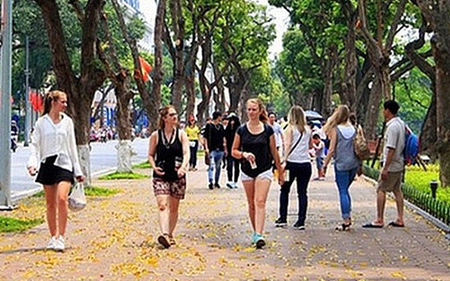 Tháng 10, khách quốc tế đến Việt Nam tăng 7,6%