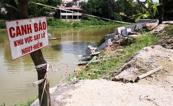 Công bố tình trạng khẩn cấp sạt lở bờ sông Đáy, sông Bùi