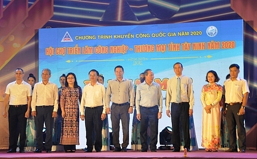 Đang diễn ra Hội chợ triển lãm Công nghiệp - Thương mại Tây Ninh