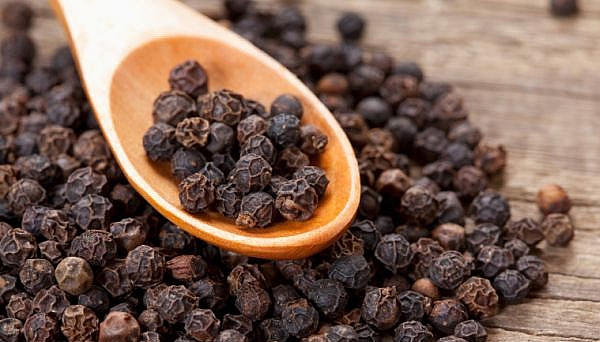 Giá hồ tiêu hôm nay 20/12: Chưa ngừng tuột dốc
