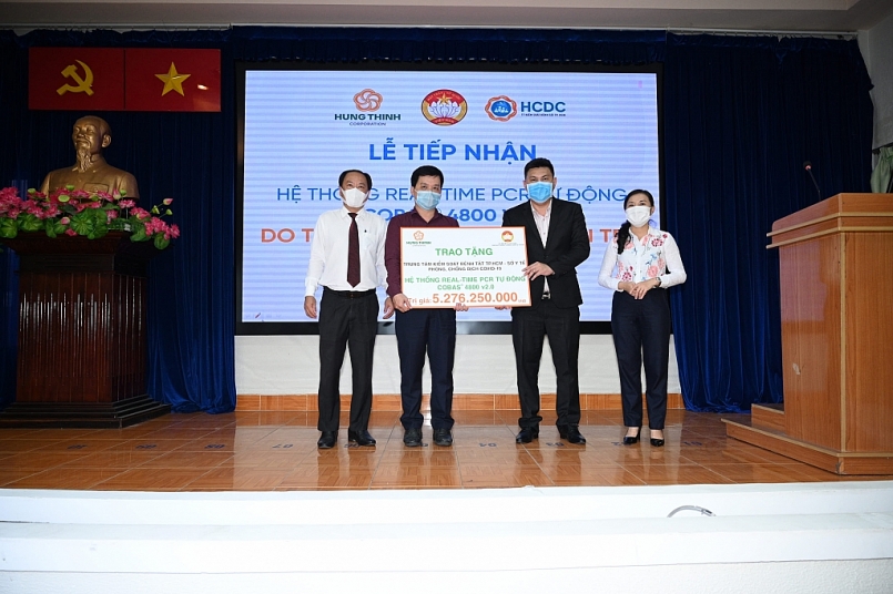 Tập đoàn Hưng Thịnh trao tặng hệ thống máy xét nghiệm tự động trị giá gần 5,3 tỷ đồng cho HCDC