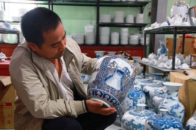 Anh Phạm Văn Vang được biết đến như người hồi sinh nghề gốm của quê hương