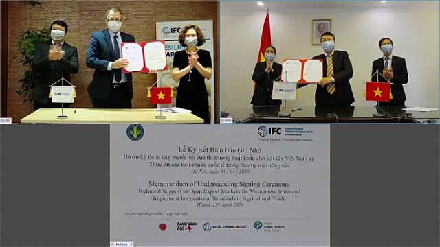 Lễ ký kết biên bản ghi nhớ hỗ trợ nỗ lực mở rộng thị trường xuất khẩu cho trái cây Việt Nam được diễn ra trực tuyến.