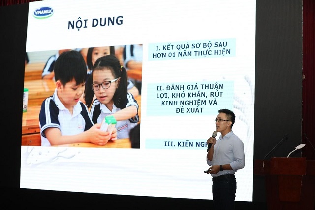 Đại diện Vinamilk trình bày báo cáo tại hội nghị đánh giá triển khai đề án Sữa học đường Tp. Hà Nội