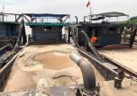 Hà Nội: Bắt quả tang 3 tàu khai thác cát trái phép trên sông Hồng