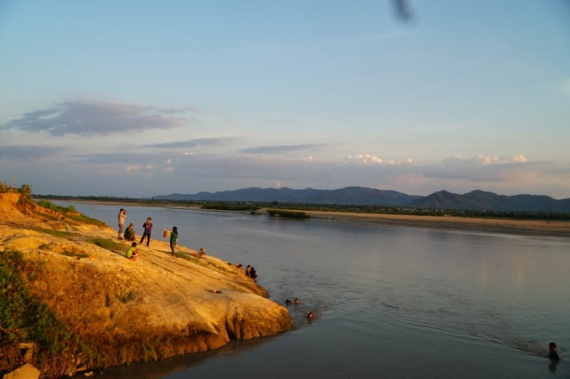 Khu vực phát hiện các hóa thạch Cúc đá tại bờ sông buôn Tơnia , xã Chư Gu, huyện Krông Pa (Gia Lai). Ảnh: Quang Tuệ (Sở VHTTDL tỉnh Gia Lai)