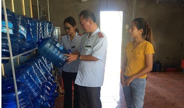 Kiểm tra nước uống đóng chai, đóng bình tại các cơ sở sản xuất nước uống trên địa bàn tỉnh