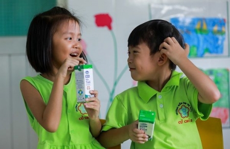 Những giờ uống sữa 'vui khỏe, an toàn' của các em học sinh tại TP HCM