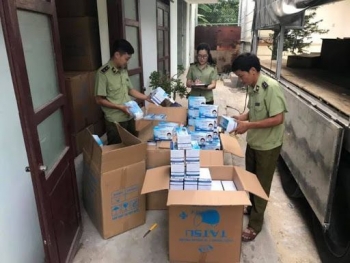 Hàng giả, hàng nhái: Cục QLTT Quảng Bình tạm giữ gần 38.000 hộp khẩu trang y tế không rõ nguồn gốc