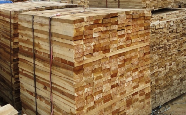 Bộ trưởng Tài chính đã chỉ đạo thành lập đoàn kiểm tra quy trình sản xuất, chế biến mặt hàng gỗ cao su xuất khẩu dạng tấm