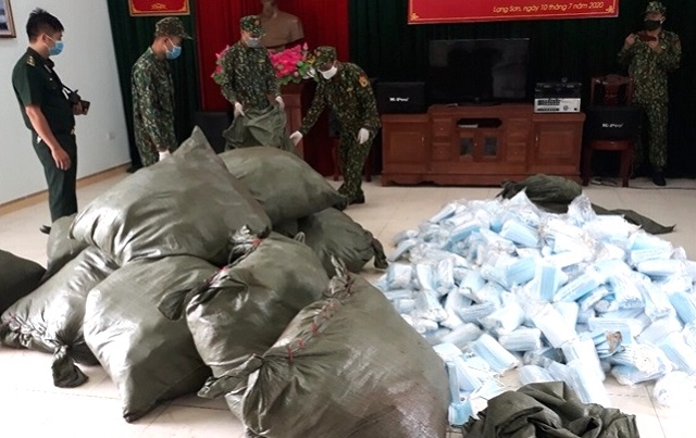 Lực lượng Biên phòng Chi Ma kiểm tra tang vật