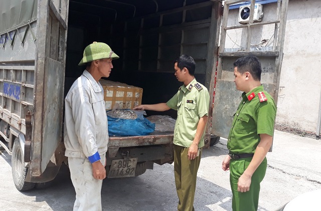 Lực lượng chức năng tỉnh Hưng Yên liên tiếp phát hiện và bắt giữ 1,4 tấn lòng lợn không rõ nguồn gốc