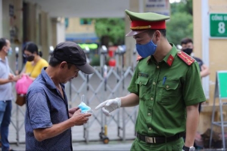 Hà Nội: Xử phạt nhiều trường hợp không đeo khẩu trang nơi công cộng