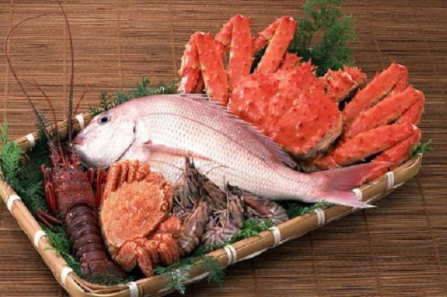 Cá tôm cua một trong những thực phẩm cung cấp nhiều chất dinh dưỡng cho bé nhất