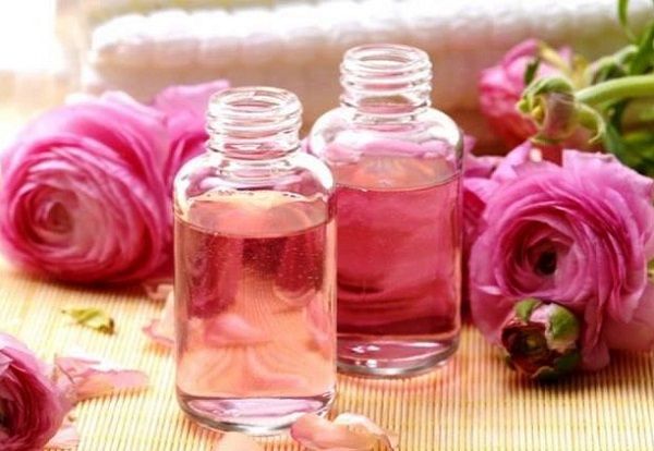 Nước hoa hồng bổ sung những dưỡng chất cần thiết giúp làn da tươi trẻ mỗi ngày