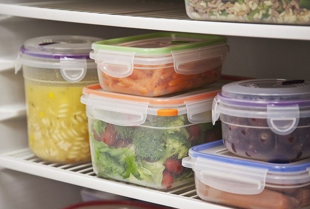 Chia lượng thực phẩm đủ cho một lần sử dụng để bảo quản trong tủ lạnh