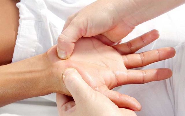 Với sự phát triển của Y khoa hiện nay, có nhiều phương pháp để trị đổ mồ hôi tay chân