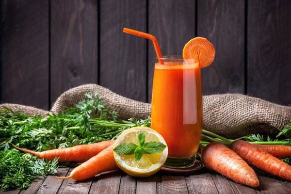 Cà rốt là loại củ rất quen thuộc có chứa rất nhiều vitamin có lợi cho mắt, não bộ và làn da