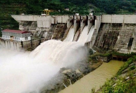 Lũ lớn kéo dài, Thủy điện Bắc Hà sẽ xả lũ qua đập tràn