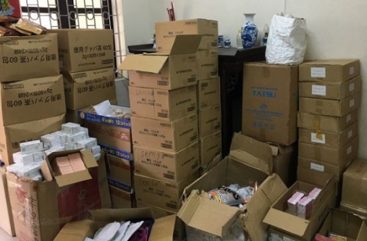 Hà Nội: Phát hiện 1.300 chai rượu ngoại nghi nhập lậu tại ký túc xá Đại học