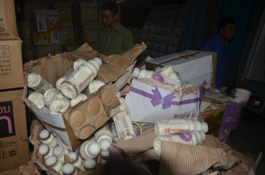 Hà Nội: Bắt 10 nghìn chai sữa chua lậu từ Trung Quốc