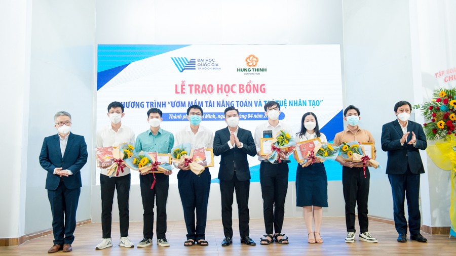 ĐHQG-HCM hợp tác với Tập đoàn Hưng Thịnh triển khai chương trình “Ươm mầm tài năng Toán và Trí tuệ nhân tạo”