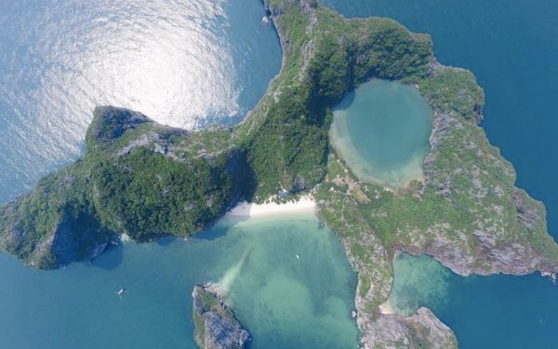 Một số hình ảnh chiêm ngưỡng vẻ đẹp hòn đảo Mắt Rồng trên vịnh Hạ Long