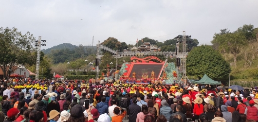 Quảng Ninh: Hàng ngàn du khách về dự lễ Khai hội Đền Cửa Ông 2023