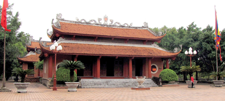 Một trong những điểm nhấn của khu di tích quốc gia đặc biệt nhà Trần đó là Đền Sinh - nơi thờ 8 vua Trần đặt lăng, mộ tại xã An Sinh.