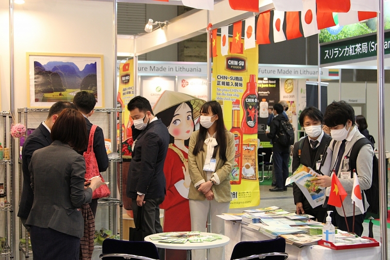 Khách hàng tham quan gian hàng sản phẩm Masan Consumer tại Foodex Japan 2021
