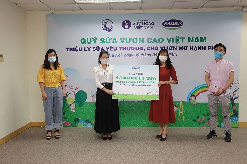 Quỹ sữa Vươn cao Việt Nam năm thứ 14 tiếp tục hành trình cho trẻ em tại 26 tỉnh thành