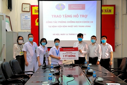 Agribank ủng hộ 1 tỷ đồng cho Bệnh viện bệnh nhiệt đới Trung ương phòng, chống Covid-19