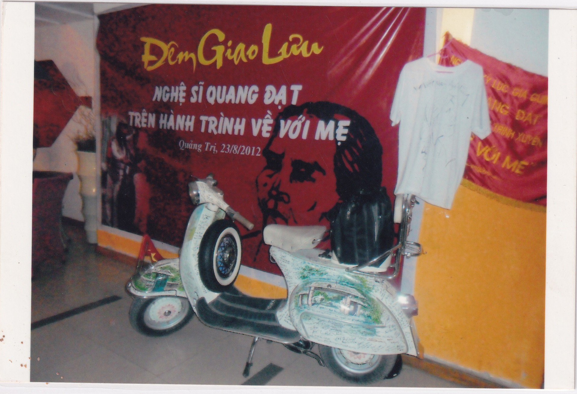 Chiếc Vespa cổ lưu kỷ niệm nhiều nhà báo và dự định lớn của nghệ sĩ Quang Đạt