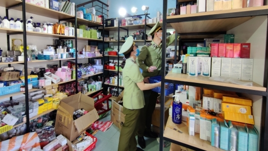 Đà Nẵng: Thu giữ hơn 1.700 sản phẩm mỹ phẩm, thực phẩm chức năng trong một cửa hàng tạp hóa