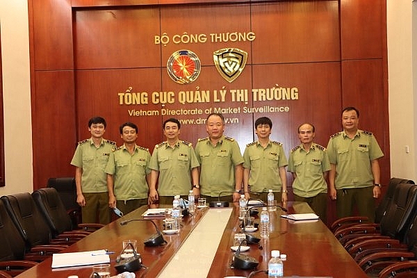 Tổ công tác về Quản lý thị trường gồm 06 thành viên do ông Trần Hùng làm Tổ trưởng