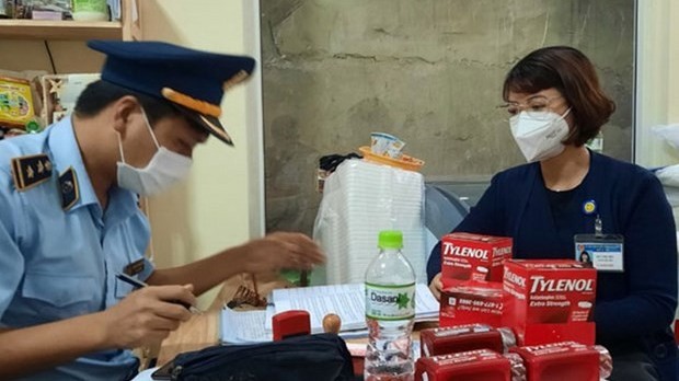 Lâm Đồng xử phạt chủ cửa hàng thực phẩm rao bán kit test nhanh Covid-19