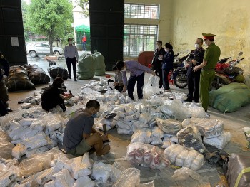 Bắc Ninh tiêu hủy trên 3.000 sản phẩm hàng giả và thực phẩm lậu