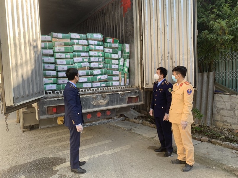 Xe ô tô tải biển kiểm soát 29H-768.63 đi từ tỉnh Cao Bằng về qua địa bàn huyện Văn Lãng, tỉnh Lạng Sơn bị kiểm tra